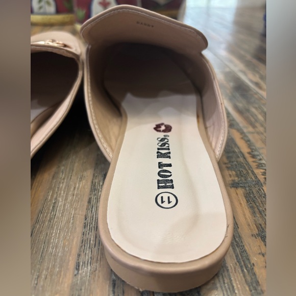 Hot Kiss Women’s Horsebit. Mules Size 11. - Picture 4 of 11